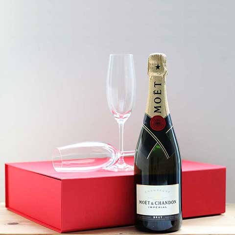 Buy Moet and Chandon Champagne Gift Set at Wines Online Singapore