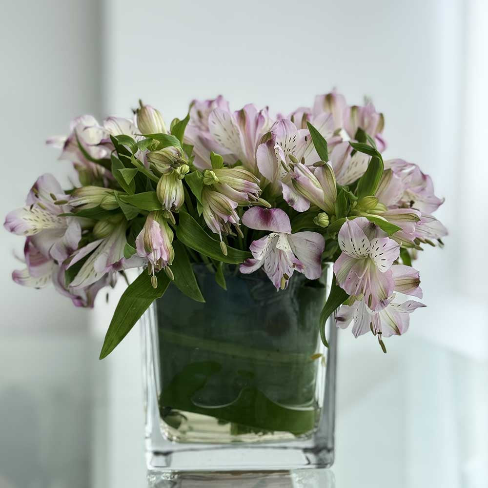 Buy fresh flowers and wine gifts at Wines Online Singapore